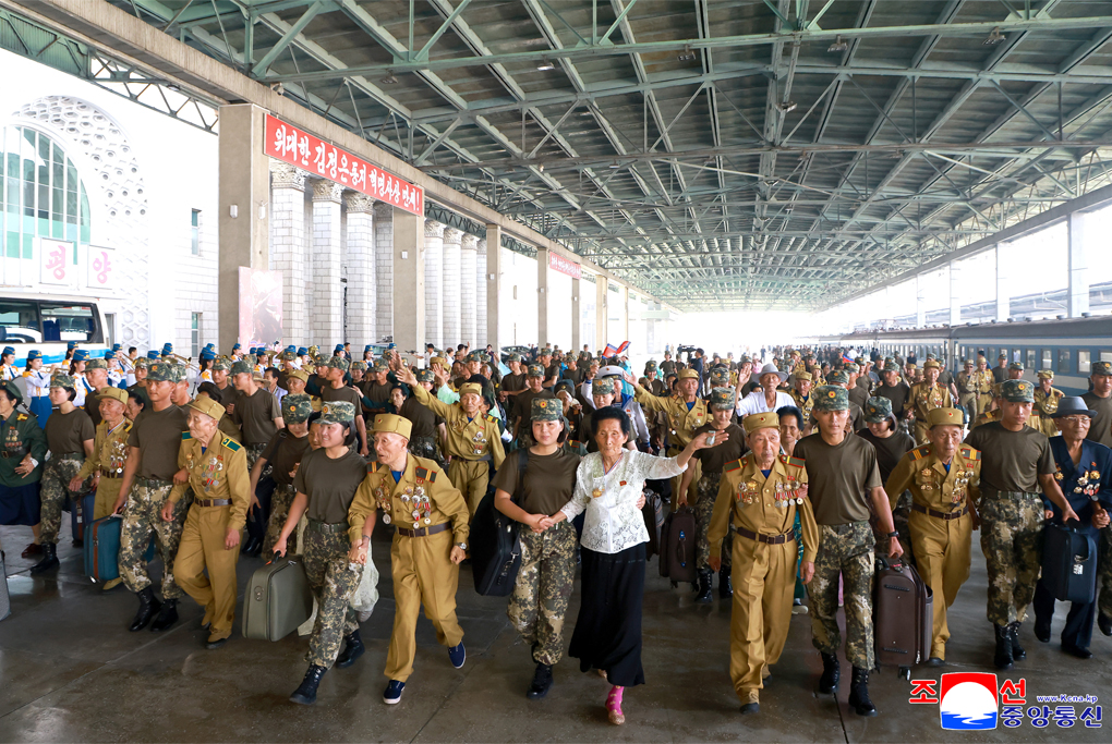 1-조국해방전쟁승리72돐 성대히 경축